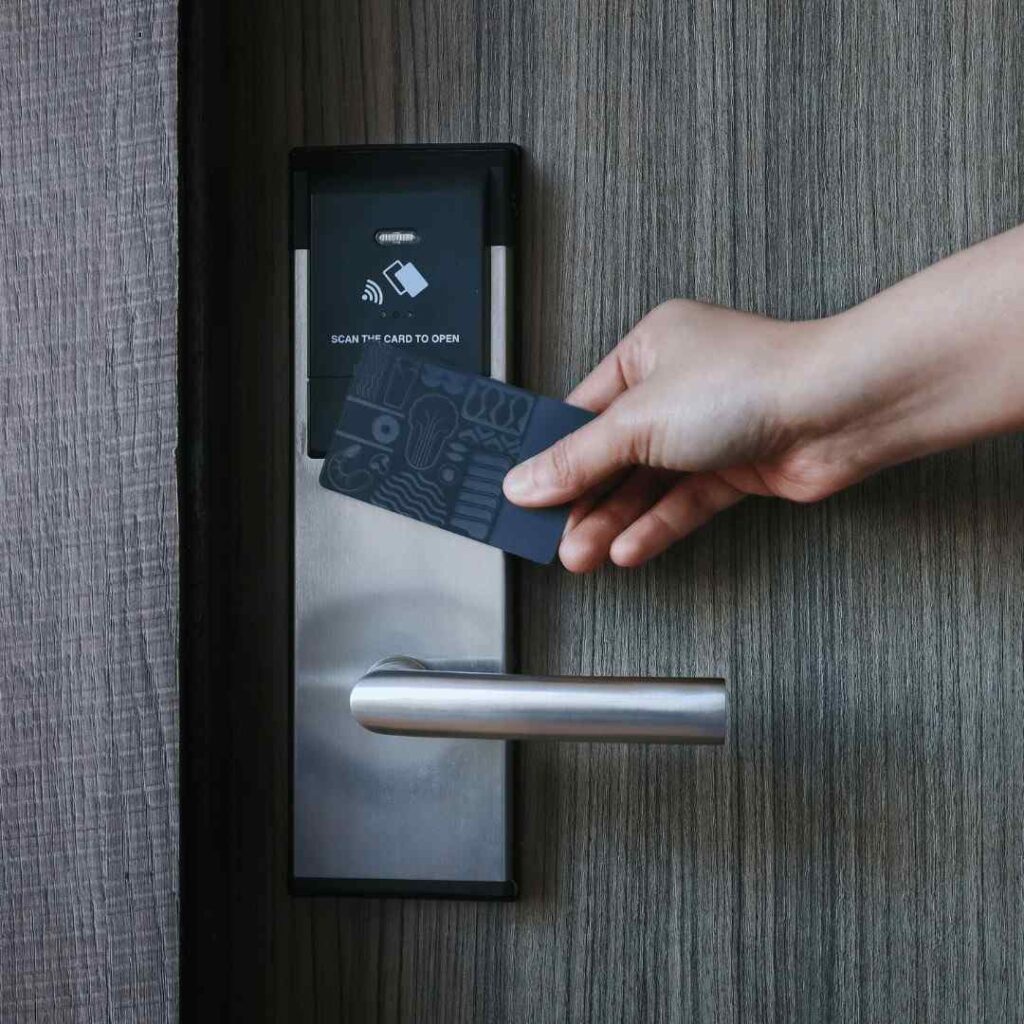 Key holding alarm