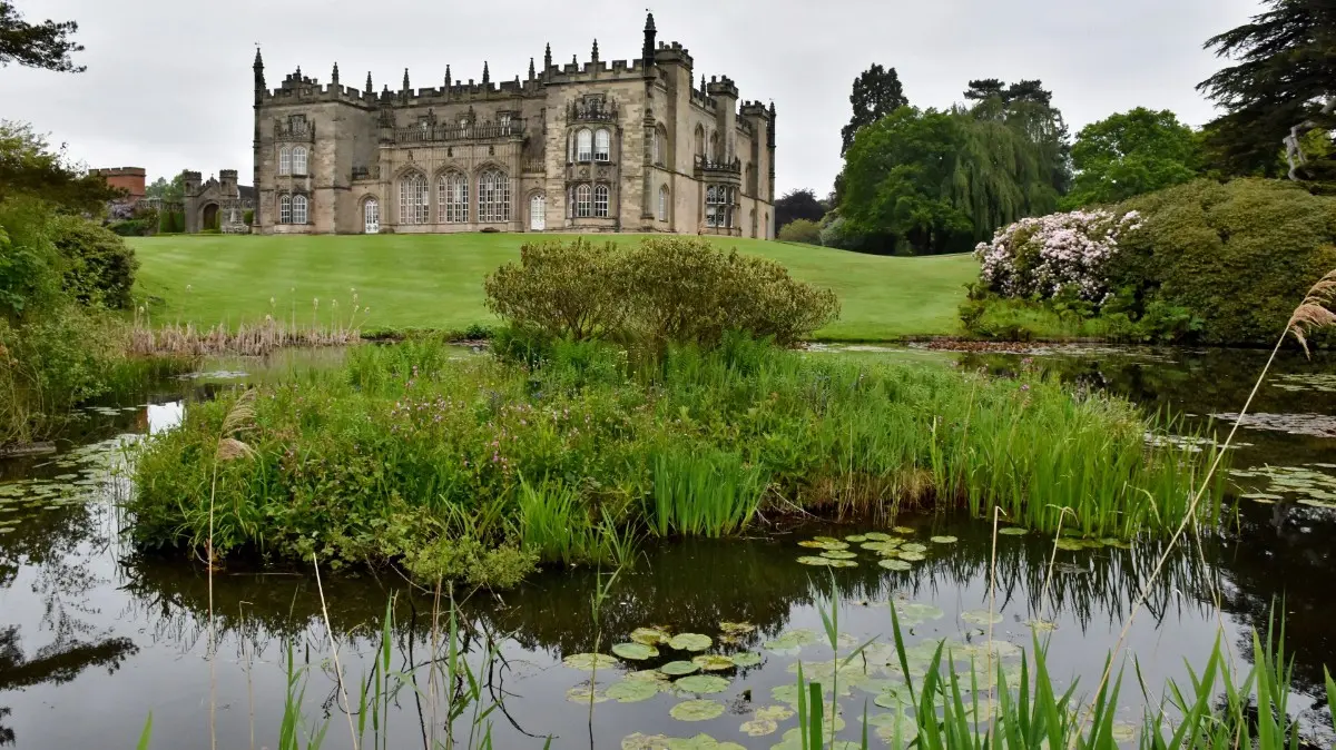 Historic country house and landscaped gardens overlooking a pond in Nuneaton.